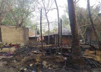 মাগুরার টিলা গ্রামে অগ্নিকান্ডে দুই বাড়ীর ৬ টি ঘর ভশ্মিভূত, ছয় লাখ টাকার ক্ষতি