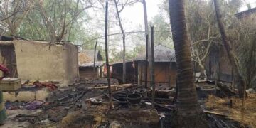 মাগুরার টিলা গ্রামে অগ্নিকান্ডে দুই বাড়ীর ৬ টি ঘর ভশ্মিভূত, ছয় লাখ টাকার ক্ষতি