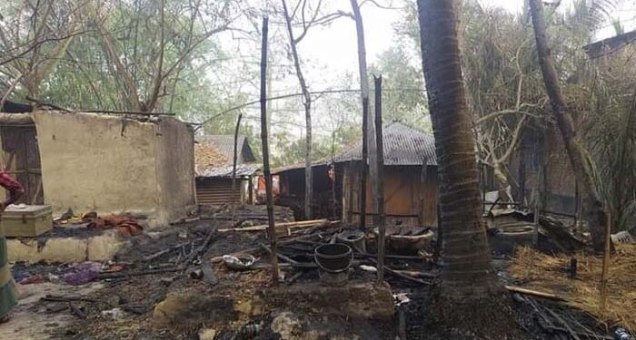 মাগুরার টিলা গ্রামে অগ্নিকান্ডে দুই বাড়ীর ৬ টি ঘর ভশ্মিভূত, ছয় লাখ টাকার ক্ষতি