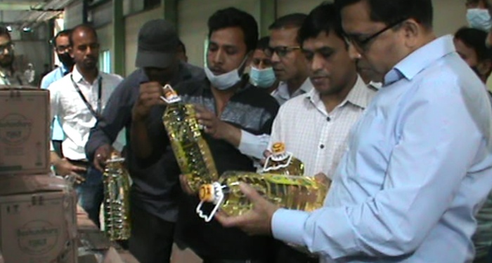 কেরাণীগঞ্জে জাতীয় ভোক্তা অধিদপ্তর এর বসুন্ধরা ফুড প্রোডাক্টস পরিদর্শন