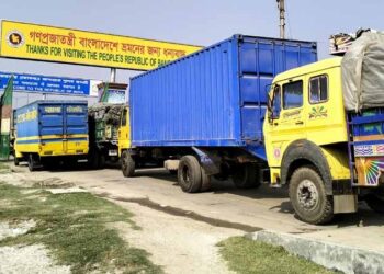 টানা ৩দিন বন্ধ থাকার পর বেনাপোল-পেট্রাপোল বন্দর দিয়ে আমদানি-রফতানি সচল —-