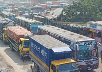 দৌলতদিয়ায় যানবাহনের দীর্ঘ সারি