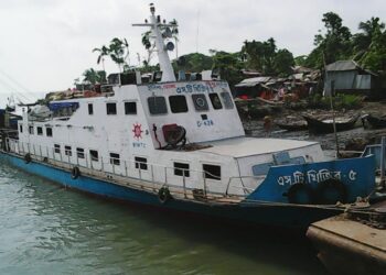 উপকুলভাগে দূর্যোগ মৌসুম শুরু স্বাধিনতার ৫১ বছরেও নিরাপদ নৌ যোগাযোগ নিশ্চিত হয়নি