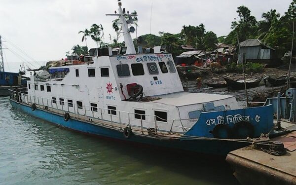 উপকুলভাগে দূর্যোগ মৌসুম শুরু স্বাধিনতার ৫১ বছরেও নিরাপদ নৌ যোগাযোগ নিশ্চিত হয়নি