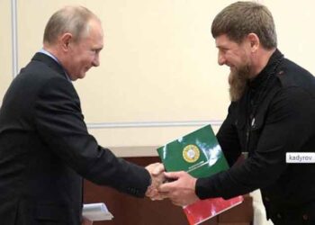 চেচেন নেতা রমজানকে লেফটেন্যান্ট জেনারেলে পদোন্নতি দিলেন পুতিন