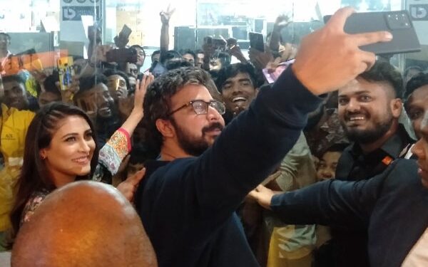 নিশো-মেহজাবীনকে দেখতে মিরপুরে ভক্তদের জনস্রোত