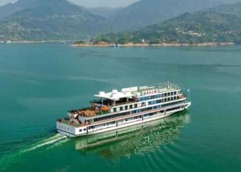 বিশ্বের সবচেয়ে বড় বৈদ্যুতিক জাহাজের যাত্রা শুরু