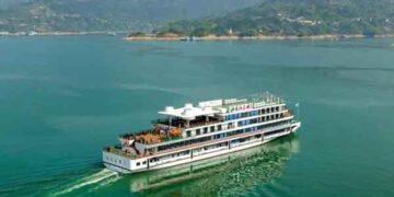 বিশ্বের সবচেয়ে বড় বৈদ্যুতিক জাহাজের যাত্রা শুরু