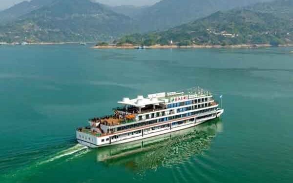 বিশ্বের সবচেয়ে বড় বৈদ্যুতিক জাহাজের যাত্রা শুরু