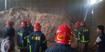 কাপ্তাইয়ে ভুষির মিলে আগ্নিকান্ড,একটুর জন্য রক্ষা পেল শত শত বসতঘর