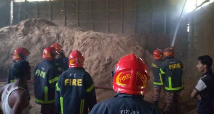 কাপ্তাইয়ে ভুষির মিলে আগ্নিকান্ড,একটুর জন্য রক্ষা পেল শত শত বসতঘর