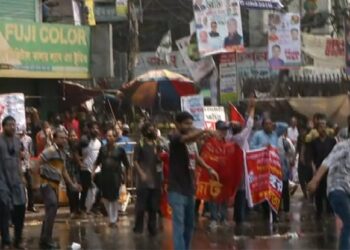 পল্টনে পুলিশের সঙ্গে সংঘর্ষ, বাম জোটের নতুন কর্মসূচি ঘোষণা