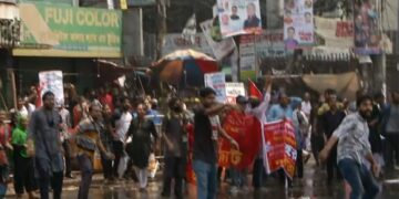 পল্টনে পুলিশের সঙ্গে সংঘর্ষ, বাম জোটের নতুন কর্মসূচি ঘোষণা