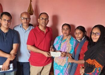  অসহায় ক্যান্সার রোগী সিমা রানী বনিকের পাশে দাঁড়ালো রোটারি ক্লাব অব পূর্বাচল গ্রীন সিটি