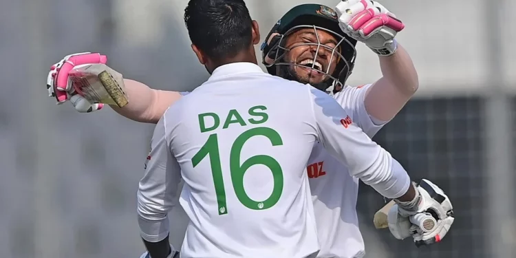 লিটন-মুশফিকের ধ্রুপদী সেঞ্চুরিতে ঢাকা টেস্টের প্রথম দিন বাংলাদেশের